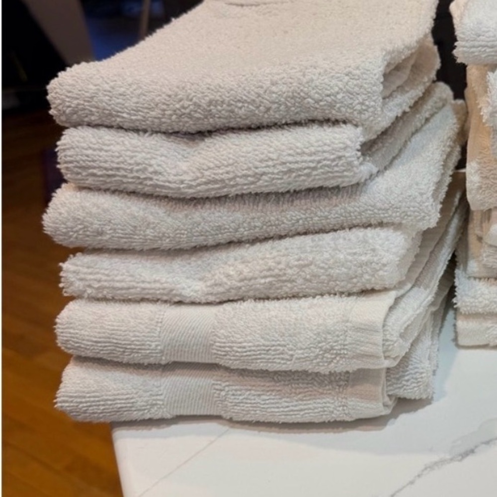 Set of 6 White spa hand Towels